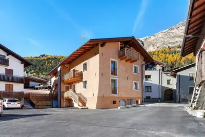 Image de Appartement « Appartamento Via Livigno » avec vue sur la montagne, balcon et Wi-Fi
