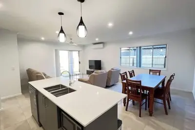 Image de New 4Bed House master with ensuite and A/C