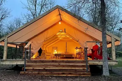 Image de Elegant Texas Glamping Getaway on Lake Bastrop