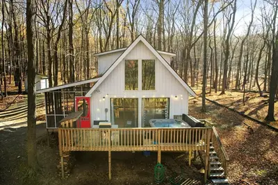 Image de Spacious Chalet Cabin with Hot Tub, Fire Pit and Grill in Rock Gap, Wv