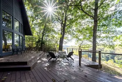 Image de Gorgeous Cabin with Magnificent Views of the Potomac River in Shepherdstown, West Virginia