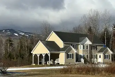 Image de New Construction- min from Mt, Hot tub, Shuttle