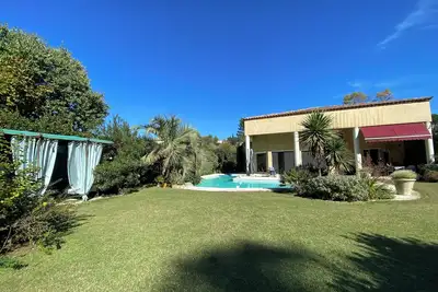 Image de Inspirez. . . Soufflez! Une bulle de tranquillité dans un écrin verdoyant.