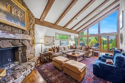 Image de Ski-In/Ski-Out Mountain Chalet w/ Panoramic Views