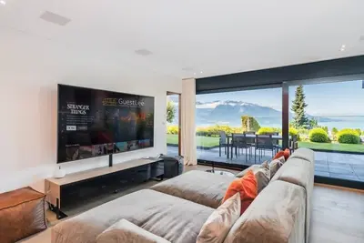 Image de Charming and Spacious Residence in Brent