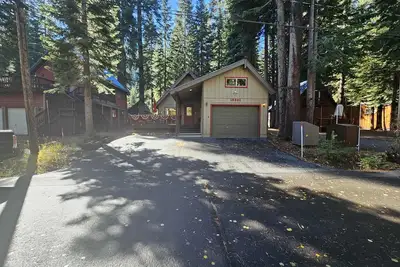 Image de 4 bedroom, 2 bath, sleeps 10 adults. West End Donner Lake.
