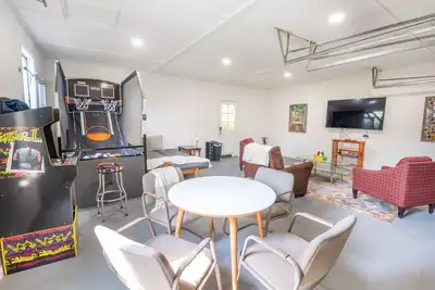 The Colonial : 3bdr + Game Room + Cowboy Pool