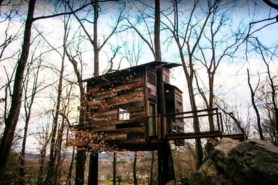 Image de Secluded Tree House in the Forest near the Appalachian Mountains, Georgia