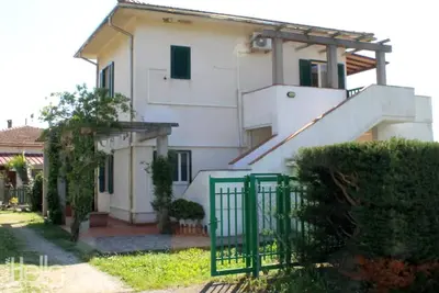 Image de On the first floor and with an equipped terrace, it consists of a small living room with kitchen cor