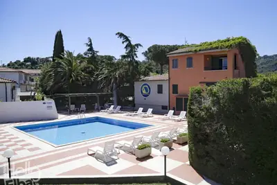 Image de The apartments, all studios, are simply and functionally furnished and all consist of a living room