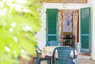 Image de Located on the ground floor, it consists of a living room with kitchenette and sofa bed, a double be