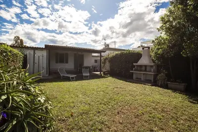 Image de With independent entrance, entirely located on the ground floor, it is composed of a living room wit