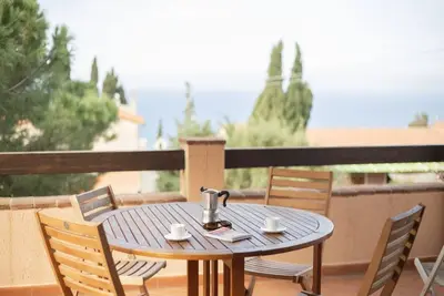 Image de It consists of a large living room with kitchenette, a double bedroom, a twin bedroom and a bathroom