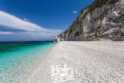 Image de In a strategic position, in the immediate vicinity of the historic center and the Ghiaie beach, we o