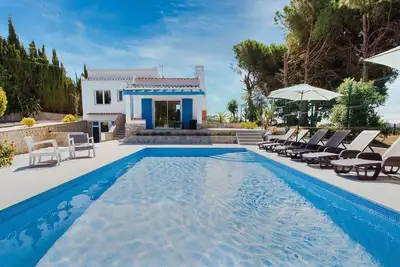 Image de Casa Azulino – Villa spacieuse avec piscine, terrasse et jardin, Costa Brava