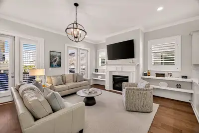 Image de Upscale Comfort on Savannah’s Riverfront by Lucky Savannah