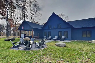 Image de Mountain Whisper | Hot Tub, Fire Pit, Arcade Table