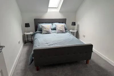 Spacious refurbished centrally located maisonette