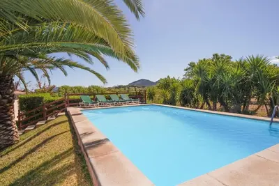 Image de Ideal Mallorca Villa for couples or small families. Countryside location. Excellent rural views. Extensive lawns and garden area.