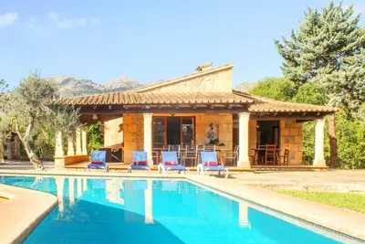 Image de Mallorca Villa walkable to the town of Pollensa. Easy access to the lovely beaches of Cala San Vicente and Puerto Pollensa. Mature gardens/lawns. Stylish countryside Villa in Pollensa.