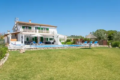 Image de Large Pool. Mallorca Villa situated on extensive grounds. Easy access to Old town Pollensa and beaches of Puerto Pollensa, Cala St. Vincent and Alcudia.