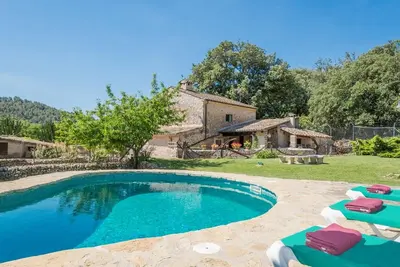 Image de Delightful setting and surroundings. Mountain views. Lovely private pool area. Traditional Mallorca Villa. 2km approx from outskirts Old Town Pollensa. No adjacent or overlooking villas.