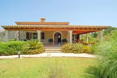 Image de Residential Pollensa Villa walkable to Old Town Pollensa. Beautiful established Gardens/Lawns. Large swimming pool. Nr. Beaches Cala St. Vincent.