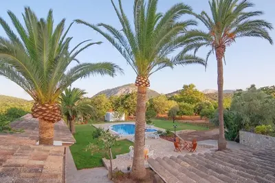 Image de Mallorcan 100 year old authentic Farmhouse. Pool with Jacuzzi. outskirts and walkable to old town Pollensa. Affords easy access to Cala St. Vincent and its beautiful 3 cove beaches and turquoise waters.