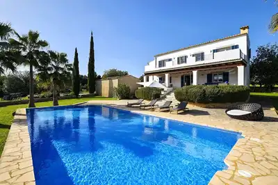 Image de Belle maison avec vue panoramique et terrain de beach-volley