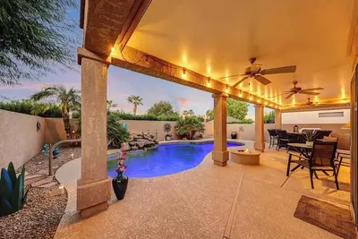 Image de Resort living in Sun City Grand, w Private heated pool, golfing, hiking, centers