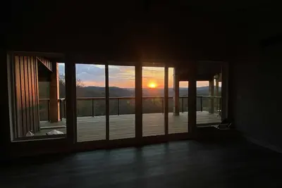 Image de Charming Brand New Modern Townhome with Breathtaking Wv Mountain Views!