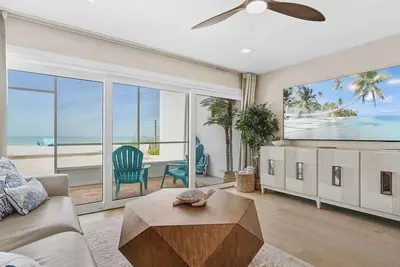 Image de Beachfront Paradise! Ground level with Heated pool