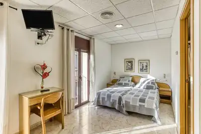 Image de Chambre d’hôtes 'Habitació Familiar' avec balcon, Wi-Fi et climatisation
