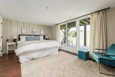 Image de 4br Family Retreat w/ Pool Near Lake Michigan – Ideal for Groups & Getaways