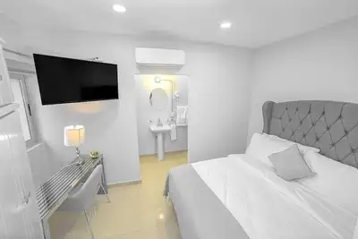 Image de QueenBed+CouchBed Studio 10min walk to Border