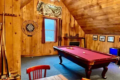 Bear`s Den in Ludlow, Okemo Views + Epic Game Room