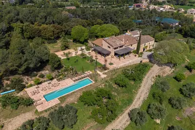 Image de Exclusive farmhouse with rustic soul