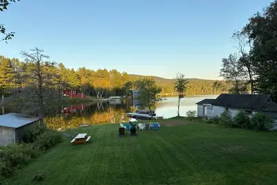 Image de Warm and Inviting Lakeside Log Cabin in Groton State Forest. Pet Friendly!