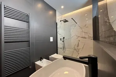 Image de Elegant Bike & Moto Haven - Apartment