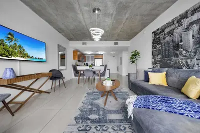 Image de Top 1b suite @ Midblock Midtown Spa/Pool/Gym