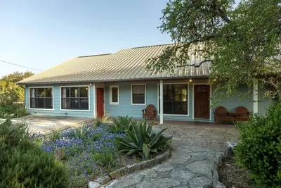 Image de Spacious Hill Country Home Along the Banks of Smith Creek