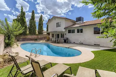 Image de Torrey Pines · MidCentury Modern Home w/ Pool!