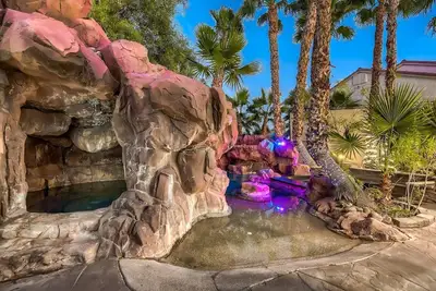 Image de Wild Lily · Omg! Wild Oasis! Modern Villa w/ Pool!