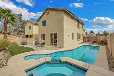 Image de Crown Cove · Designer House w/ Heated Pool
