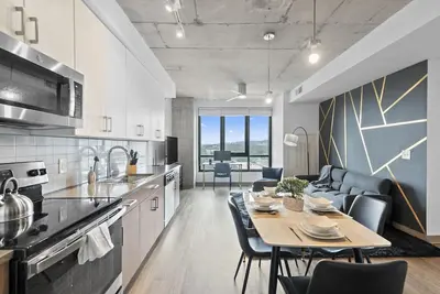 Image de 3br/3ba Dreamhouse Condo Downtown