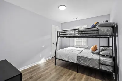 Image de Luxe King Suite  Office + Workout Bike Near NoDa