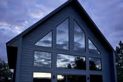 Image de Fabulous chalet next to Christie Mountain ski area with Spa shower!