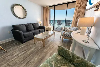 Image de Direct 1br Oceanfront Views at Palms | Nice Pools!
