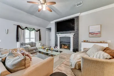 Image de Private Yard & Patios: Family Home in LaPlace!