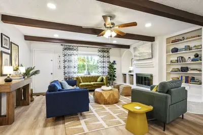 Image de Stylish Home + Pool near Iah & Downtown Humble!
